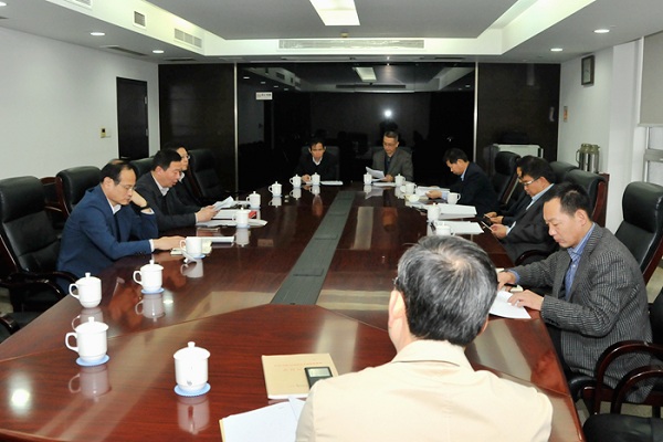 省住房城鄉(xiāng)建設(shè)廳黨組書(shū)記顧小平主持召開(kāi)廳黨組會(huì)議，專(zhuān)題學(xué)習(xí)黨的十八屆六中全會(huì)精神